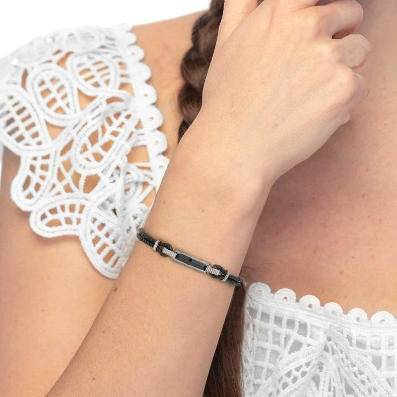 Marlù |Bracciale pelle nera intrecciata elemento centrale ceramica sfaccettata nera lucida