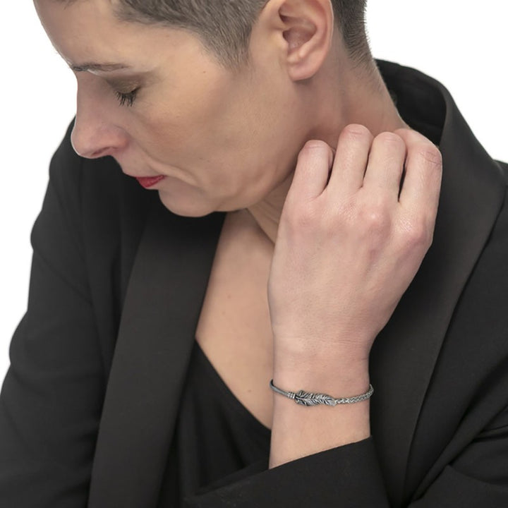 Marlù | Bracciale con piuma con catena snake e sonaglio