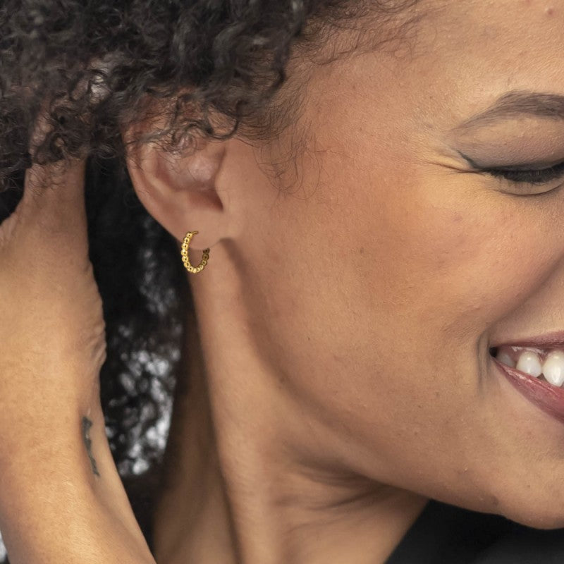 Marlù | Orecchino a cerchio 1,5 cm trama con sfere